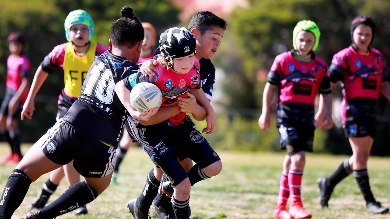 Logan Cleary with the ball. (AAP IMAGE / Angelo Velardo)