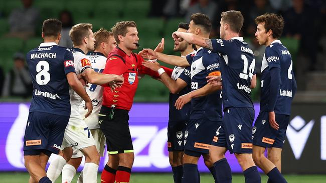 MELBOURNE, AUSTRALIA - NOVEMBER 04: Referee Alex King is surrounded by players during the A-League Men round three match between Melbourne Victory and Adelaide United at AAMI Park on November 04, 2023 in Melbourne, Australia. (Photo by Graham Denholm/Getty Images)