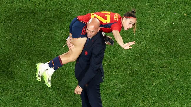 This picture taken on August 20, 2023 shows President of the Royal Spanish Football Federation Luis Rubiales carrying Spain's Athenea del Castillo Beivide on his shoulder as they celebrate winning the Australia and New Zealand 2023 Women's World Cup final football match between Spain and England at Stadium Australia in Sydney. (Photo by DAVID GRAY / AFP)