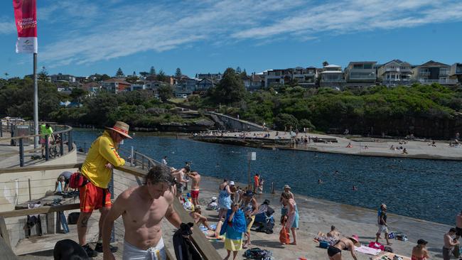 Clovelly Beach proved popular on Saturday. Picture: NCA NewsWire / Flavio Brancaleone