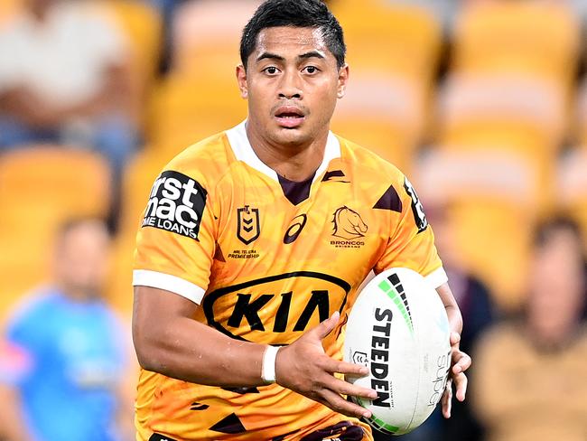 BRISBANE, AUSTRALIA - MAY 14:  Anthony Milford of the Broncos runs the ball during the round 10 NRL match between the Manly Sea Eagles and the Brisbane Broncos at Suncorp Stadium on May 14, 2021, in Brisbane, Australia. (Photo by Bradley Kanaris/Getty Images)