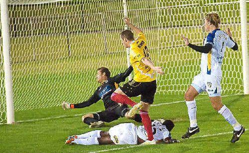 The Fire’s Gareth Musson misses a shot for goal at Stockland Park. Picture: Warren Lynam