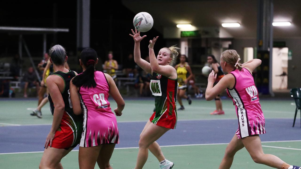 Cutters' Gabby Walter in the Cairns Netball Association Senior Division 1 match between the South Cairns Cutters and Brothers Leprechauns. PICTURE: BRENDAN RADKE