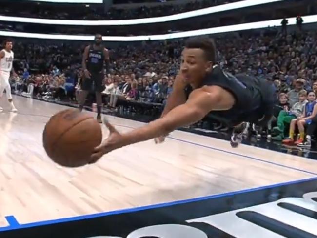 Dante Exum went Superman mode.