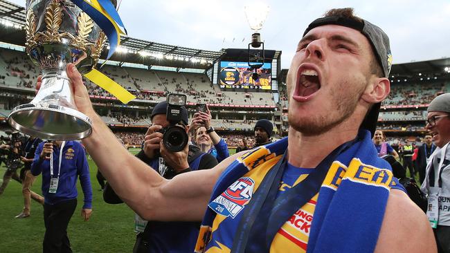 Luke Shuey winner of the Norm Smith Medal celebrates with the Premiership Cup after the West Coast Eagles defeated Collingwood in the 2018 AFL Grand Final at the MCG. picture. Phil Hillyard