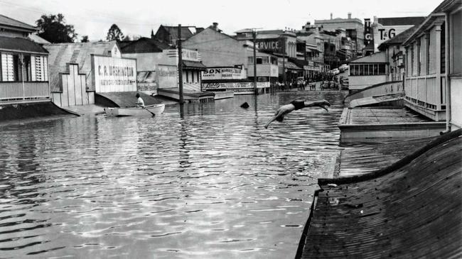 1955 flood, Mary St, Gympie. Attribution: Gympie Regional Libraries