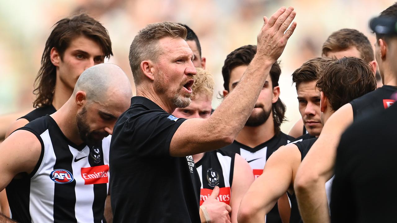 Collingwood coach Nathan Buckley talks to his players.