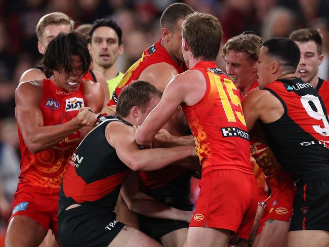 The Suns and Bombers are locked into the season finale. Picture: Mark Stewart