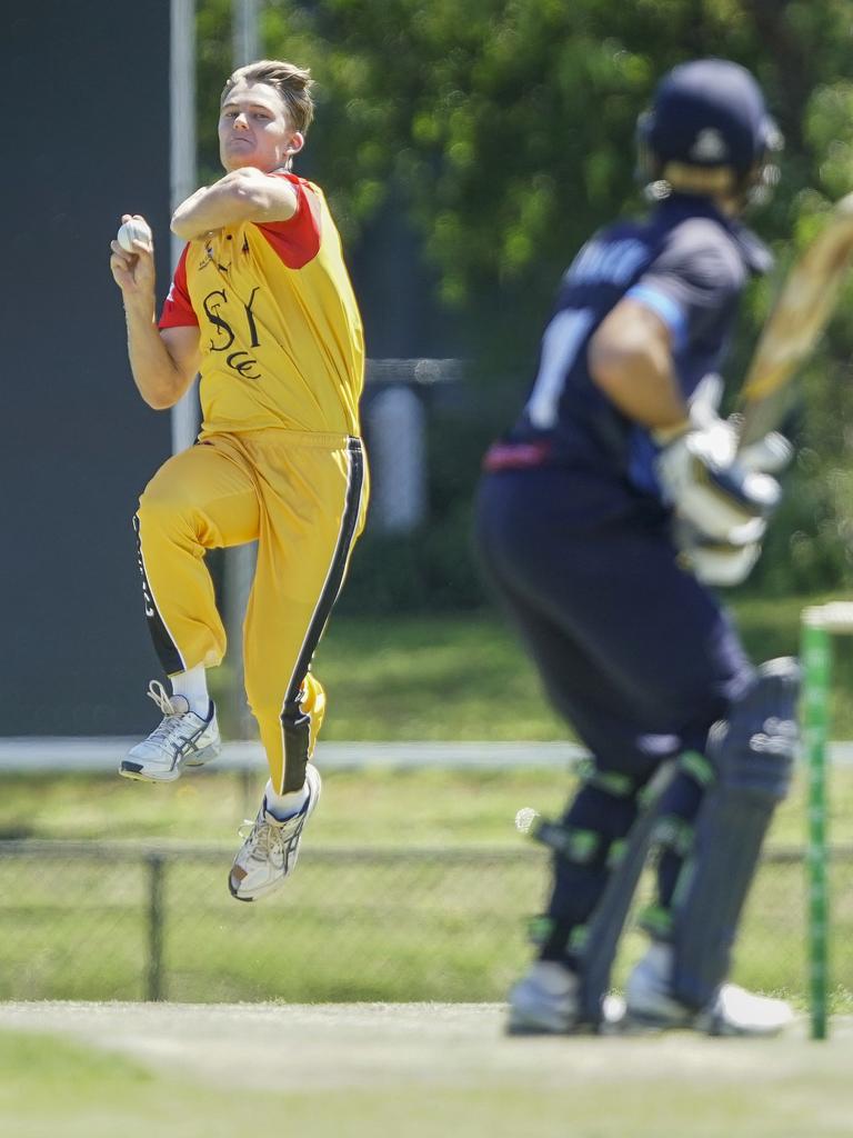 Premier - St Kilda’s Henry Thornton in full stride. Picture: Valeriu Campan