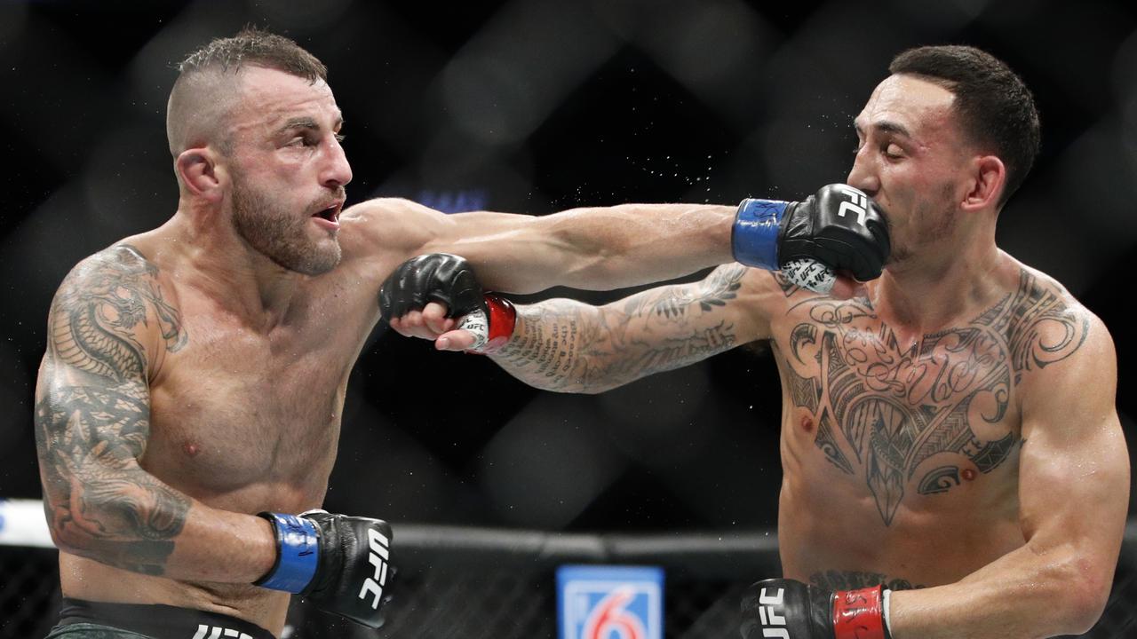 Mixed martial arts: Aussie Alex Volkanovski grinds out UFC title win | The  Australian
