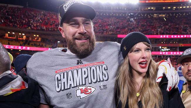 KANSAS CITY, MISSOURI - JANUARY 26: Taylor Swift celebrates with Travis Kelce #87 of the Kansas City Chiefs after defeating the Buffalo Bills 32-29 in the AFC Championship Game at GEHA Field at Arrowhead Stadium on January 26, 2025 in Kansas City, Missouri.  (Photo by Jamie Squire/Getty Images) ***BESTPIX***