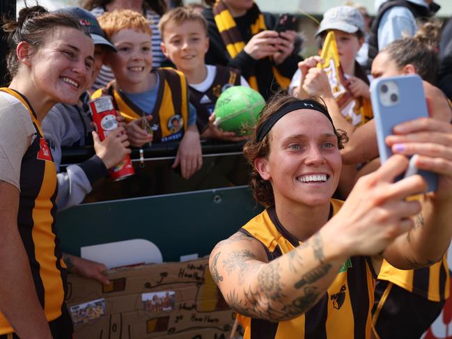 Tilly Lucas-Rodd of the Hawks takes a selfie with fans. Picture: Daniel Pockett/Getty Images)