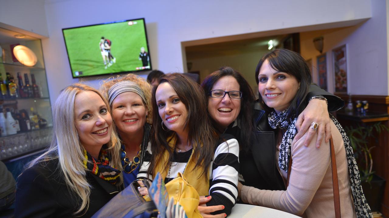 Debbie Te Boer, Natalie Hart, Amanda Del Toro, Brittany Kilfoyle, Kelly Andrews at the Grand Hotel, Gladstone. Photo Luka Kauzlaric / The Observer