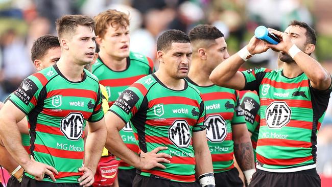 DUBBO, AUSTRALIA - MAY 22:  The Rabbitohs look dejected after a try during the round 11 NRL match between the South Sydney Rabbitohs and the Canberra Raiders at APEX Oval, on May 22, 2022, in Dubbo, Australia. (Photo by Mark Kolbe/Getty Images)