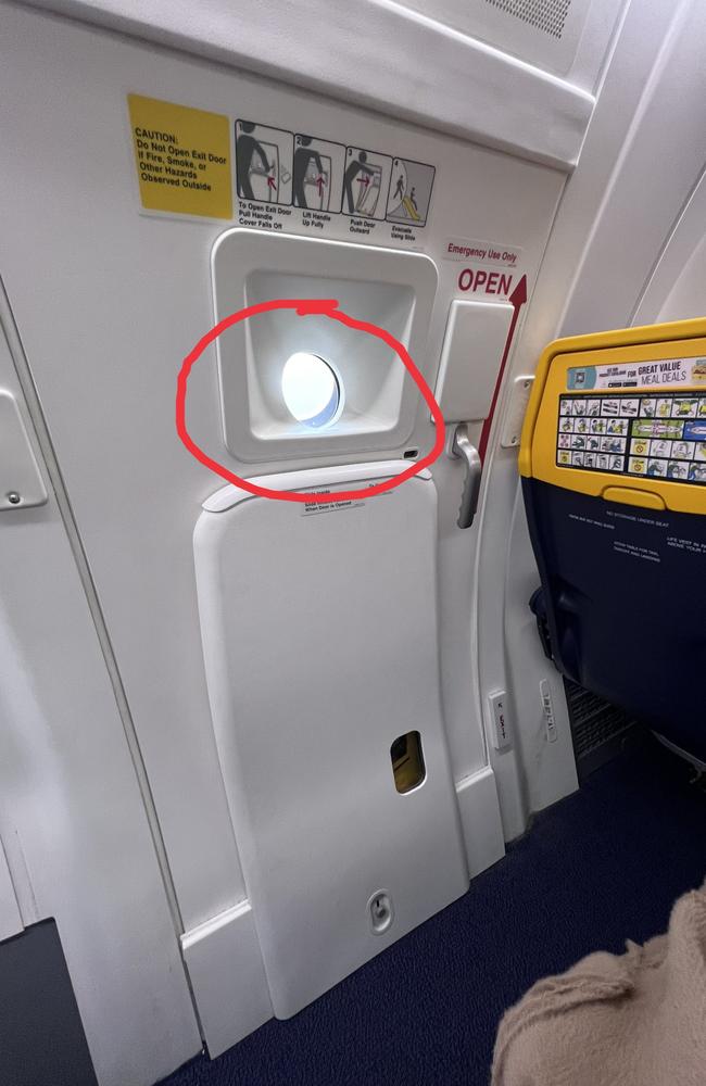 The airline responded with the same photo, but a red circle around the small window. Picture: Twitter/MartaVerse