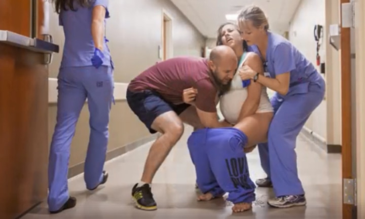 Pigenent Delovry Sex Vide - Mum gives birth on hospital floor | Video | Kidspot