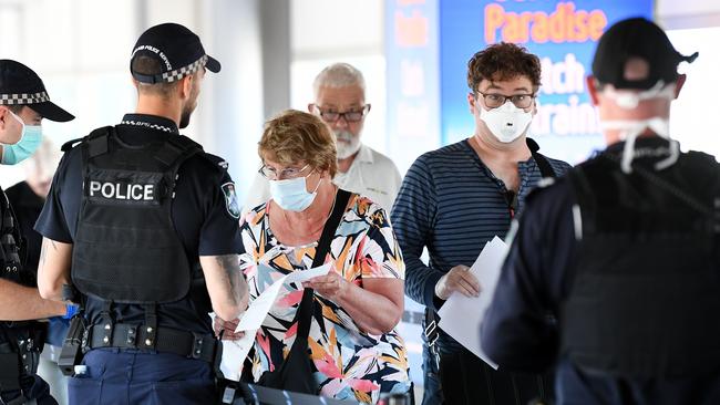 Police screen incoming passengers. (AAP Image/Dan Peled)