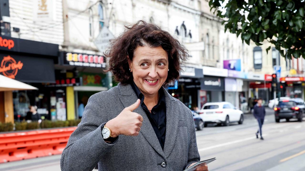 Dr Monique Ryan who is running as an independent for the seat of Kooyong, gives the thumbs up to a passing supporter. Picture: NCA NewsWire / Ian Currie