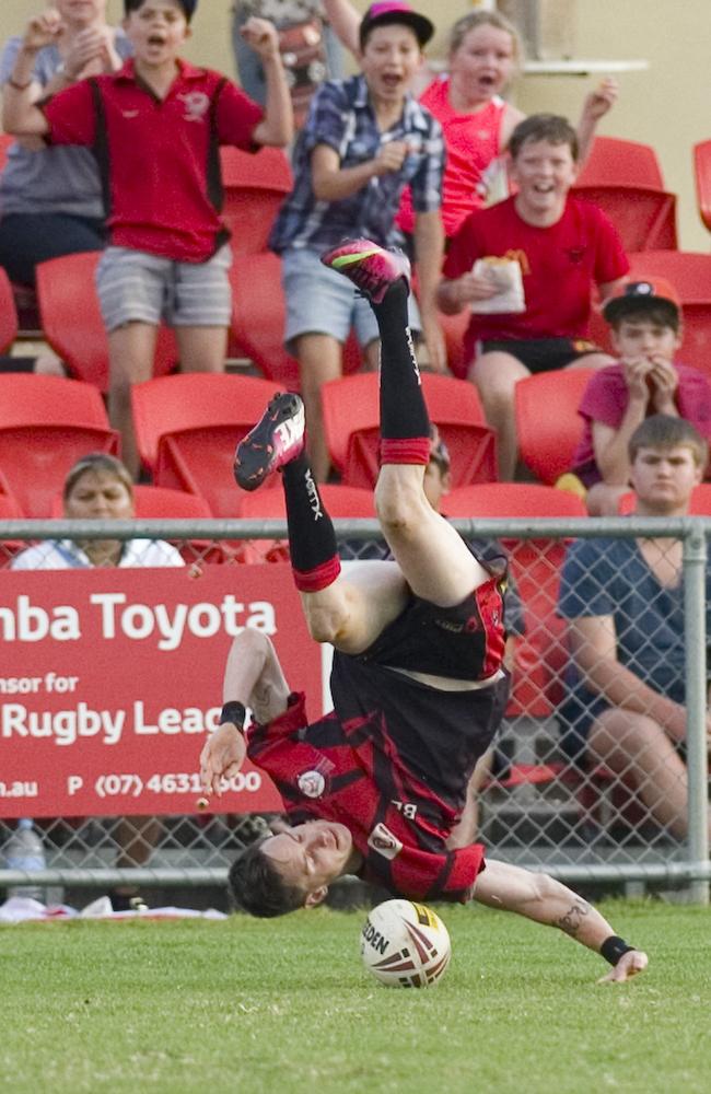 Josh Waters scores a try for Valleys. Photo: Kevin Farmer