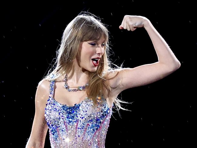 SAO PAULO, BRAZIL - NOVEMBER 24: (EDITORIAL USE ONLY. NO BOOK COVERS.) Taylor Swift performs onstage during "Taylor Swift | The Eras Tour" at Allianz Parque on November 24, 2023 in Sao Paulo, Brazil. (Photo by Buda Mendes/TAS23/Getty Images for TAS Rights Management )