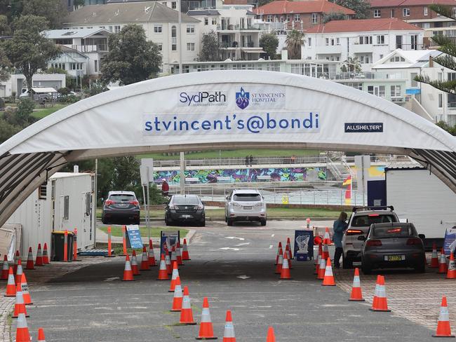 SYDNEY, AUSTRALIA - NewsWire Photos NOVEMBER 12, 2021: The free drive-in Covid clinic at Bondi Beach looks almost deserted as the crisis appears to be easing across Sydney. Picture: NCA NewsWire / David Swift