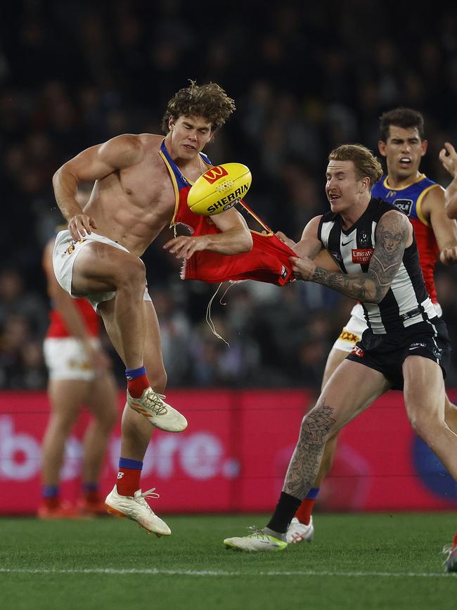 Deven Robertson’s ripped jersey will be auction off for charity. (Photo by Daniel Pockett/Getty Images)
