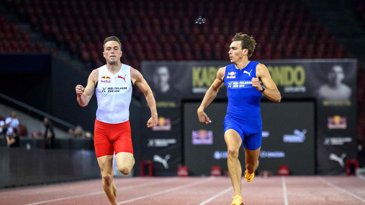 Swedish pole vaulter Armand Duplantis (R) competes and wins against Norwegian hurdler and sprinter Karsten Warholm in a head-to-head exhibition 100m sprint race on the sideline of the IAAF Diamond League "Weltklasse" athletics meeting, at the Letzigrund Stadium in Zurich, on September 4, 2024. The two track stars took up a 100 metres race challenge on the eve of the Diamond League meeting to make good on some training ground banter that has escalated all the way to a sprint-off. They are both current World record holders, in pole vaulting for Duplantis and 400m hurdles for Warholm. (Photo by Fabrice COFFRINI / AFP)