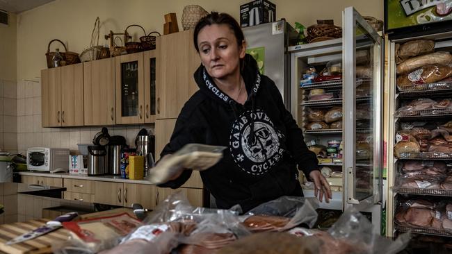 Beata Lugowska prepares food for Ukrainian refugees at the Budomierz Border Crossing. Picture: Annabel Moeller