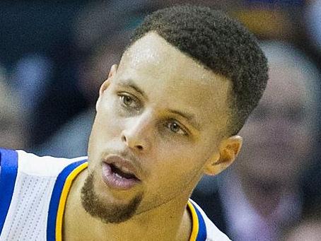 CHARLOTTE, NC - DECEMBER 02: Stephen Curry (30) of the Golden State Warriors celebrates after scoring a basket during second half action against the Charlotte Hornets at Time Warner Cable Arena on December 2, 2015 in Charlotte, North Carolina. The Warriors defeated the Hornets 116-99. Brian A. Westerholt/Getty Images/AFP == FOR NEWSPAPERS, INTERNET, TELCOS & TELEVISION USE ONLY ==