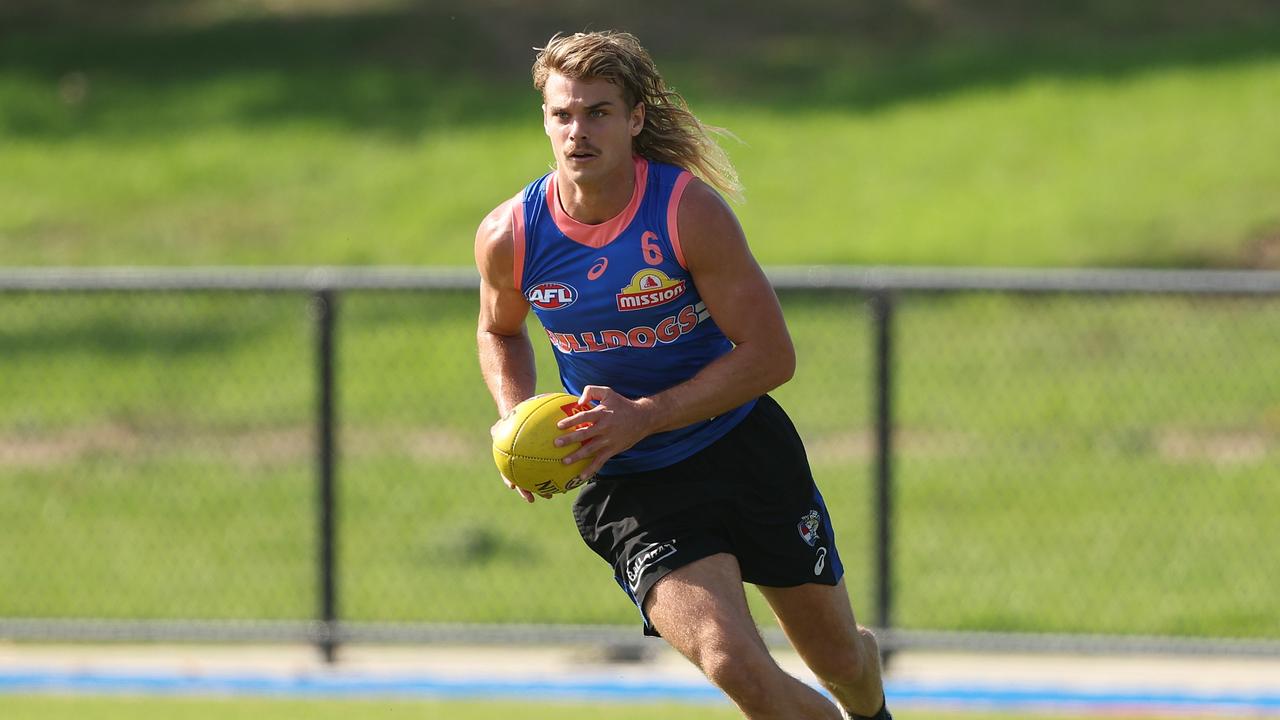 Bailey Smith trained strongly with the Western Bulldogs’ main group at Skinner Reserve on Wednesday. Picture: Robert Cianflone / Getty Images