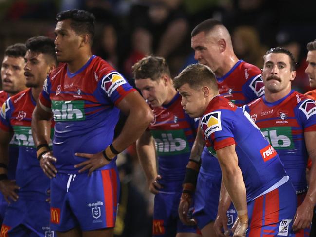 NEWCASTLE, AUSTRALIA - MAY 01: Knights players look dejected during the round eight NRL match between the Newcastle Knights and the Sydney Roosters at McDonald Jones Stadium, on May 01, 2021, in Newcastle, Australia. (Photo by Ashley Feder/Getty Images)