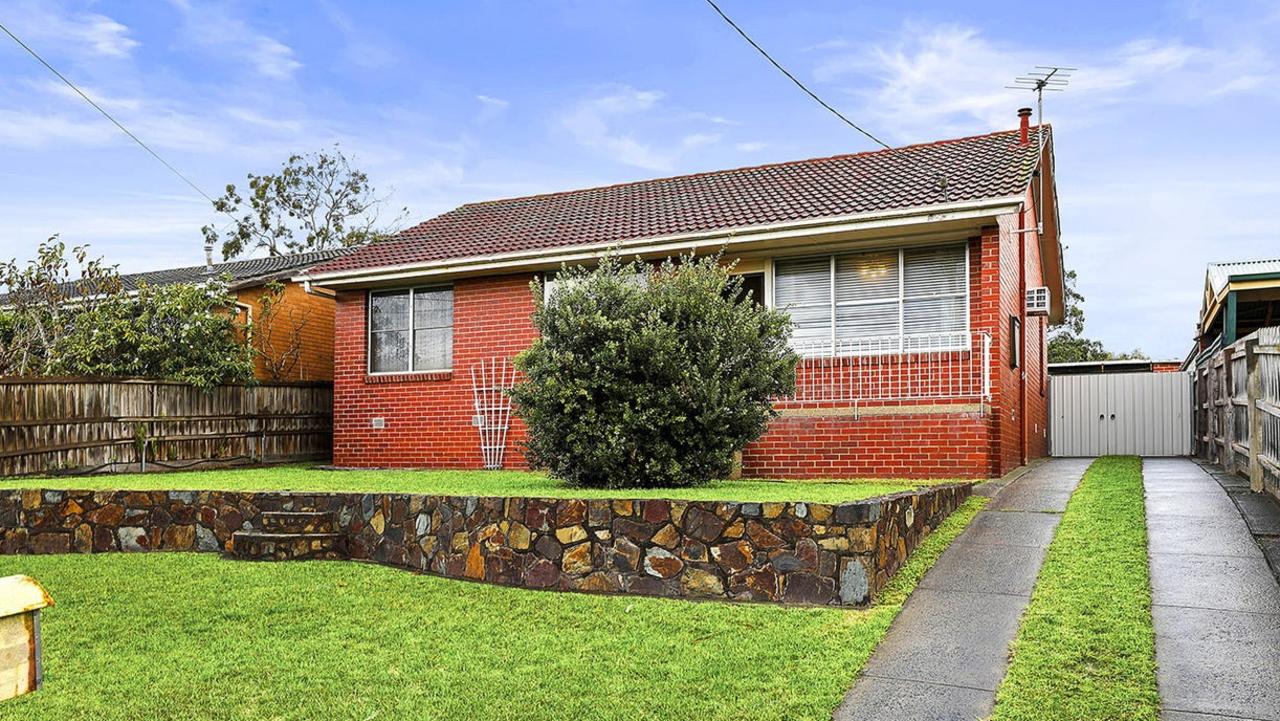 60 Excelsior Drive, Frankston North sold under the hammer for $530,000.