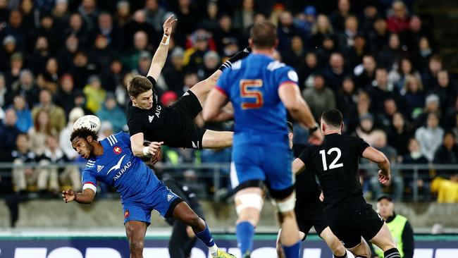 Benjamin Fall of France and Beauden Barrett of the All Blacks collide.