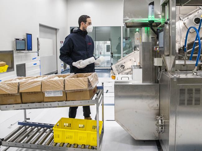 28/06/2021 CSL Factory tour in Broadmeadows. A worker loads bottles of saline during a test ahead of the official opening of the new facility.. Aaron Francis/The Australian