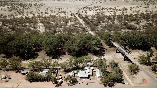 The parched landscape surrounding the tiny town of Tilpa. Picture: Toby Zerna