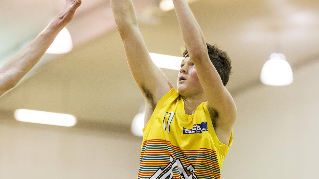 Benjamin Toohey shoots for the Southern Cross Bricklaying Eels in the 2021 TBL season. Picture: Kevin Farmer