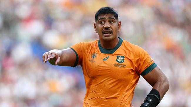 PARIS, FRANCE - SEPTEMBER 09: Will Skelton of Australia points directions to his teammates during the Rugby World Cup France 2023 match between Australia and Georgia at Stade de France on September 09, 2023 in Paris, France. (Photo by Chris Hyde/Getty Images)