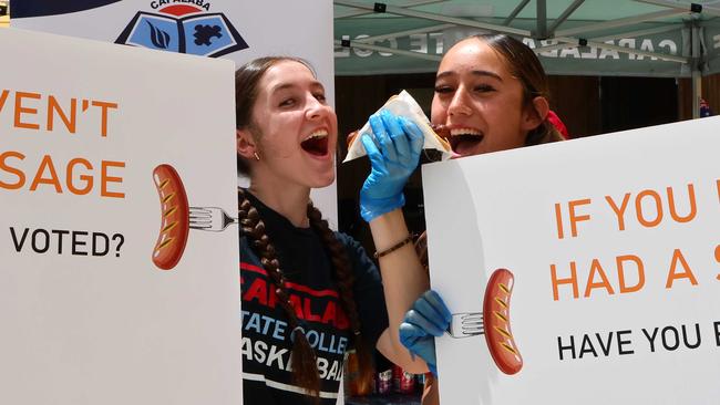 BRISBANE, AUSTRALIA - NewsWire Photos OCTOBER 26, 2024 QLDVOTES24: Grace, left, and Amber served up some Democracy sausages at the polling booth in Capalaba. Picture: NewsWire/Tertius Pickard