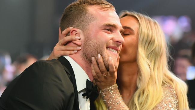 Hannah Davis gives Tom Mitchell a kiss after he was announced Brownlow winner. Picture: Quinn Rooney/Getty Images