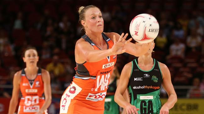 The Giants thrashed the Fever by 15 goals to go top of the Super Netball table