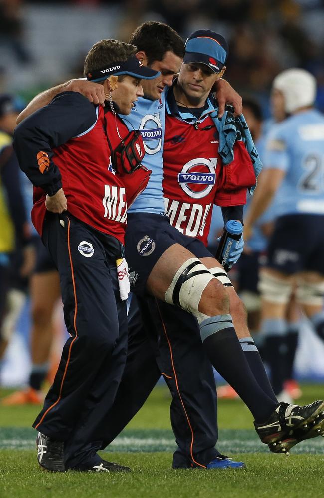 Dave Dennis looks to have suffered a serious knee injury.