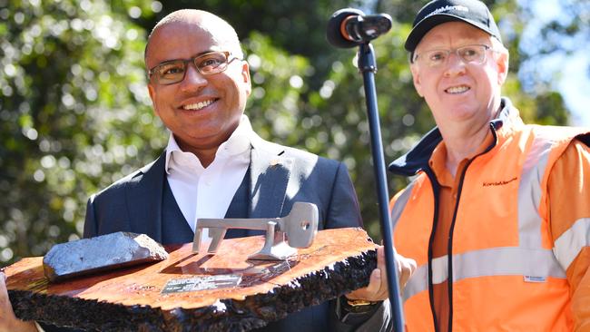 Sanjeev Gupta with KordaMentha boss Mark Mentha in September 2017, getting a symbolic key to his new business. AAP Image/David Mariuz.