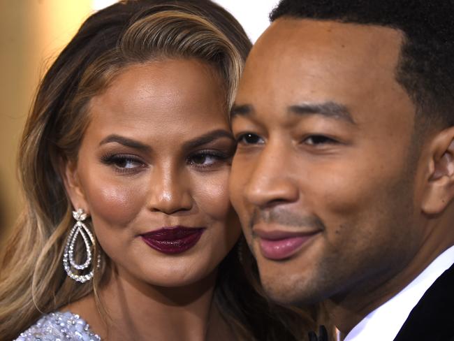 HOLLYWOOD, CA - FEBRUARY 22: Model Chrissy Teigen (L) and musician John Legend attend the 87th Annual Academy Awards at Hollywood & Highland Center on February 22, 2015 in Hollywood, California. (Photo by Frazer Harrison/Getty Images)