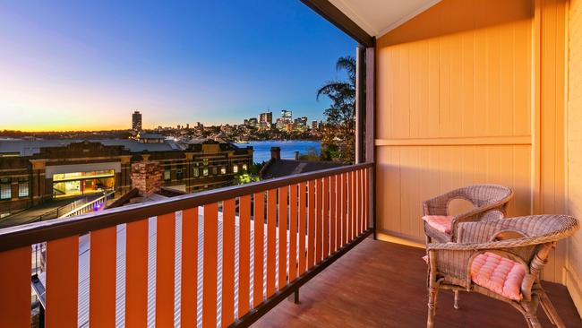 The restored terrace is positioned near the southern pylon of the Harbour Bridge and offers harbour views from the front and rear of the home.