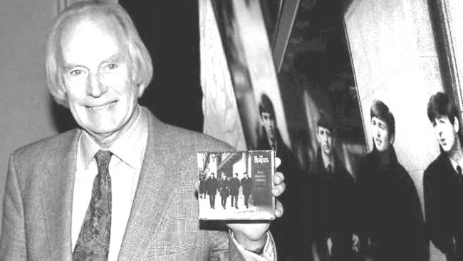 George Martin, who produced The Beatles' early albums, has died.