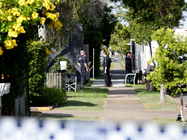 Police at the scene at Ronald St, Wynnum. Picture: Steve Pohlner