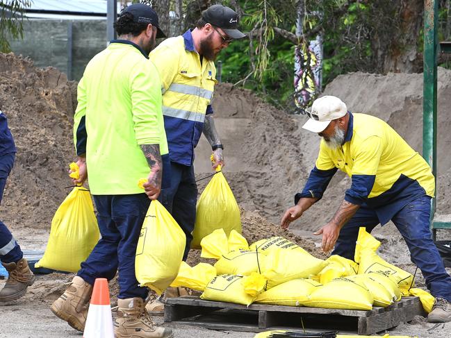 Sandbagging in Zillmere Preparing for Cyclone Alfred in Brisbane Picture: NewsWire / John Gass