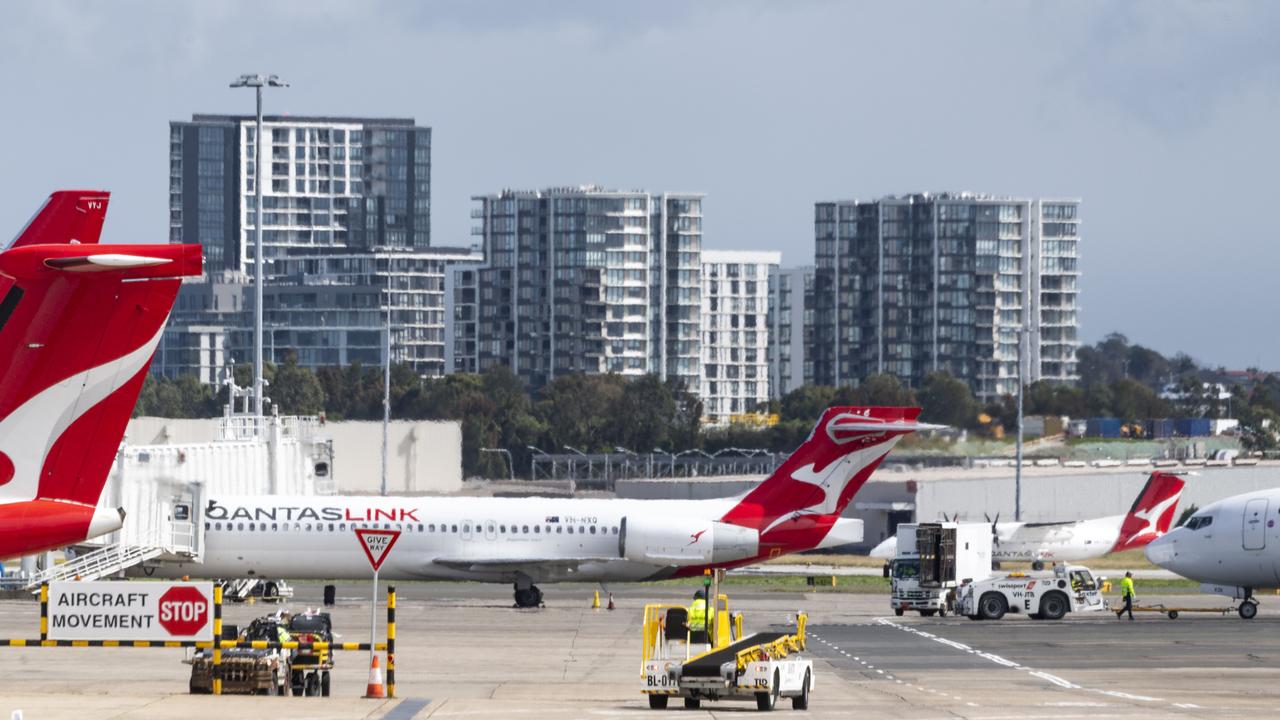 Inexperienced baggage handlers posed a potential safety concern as well, one Qantas staffer said. Picture: NewsWire/Monique Harmer