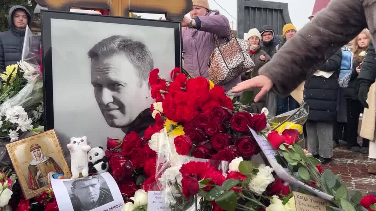 Alexei Navalny's parents, supporters mark anniversary of his death