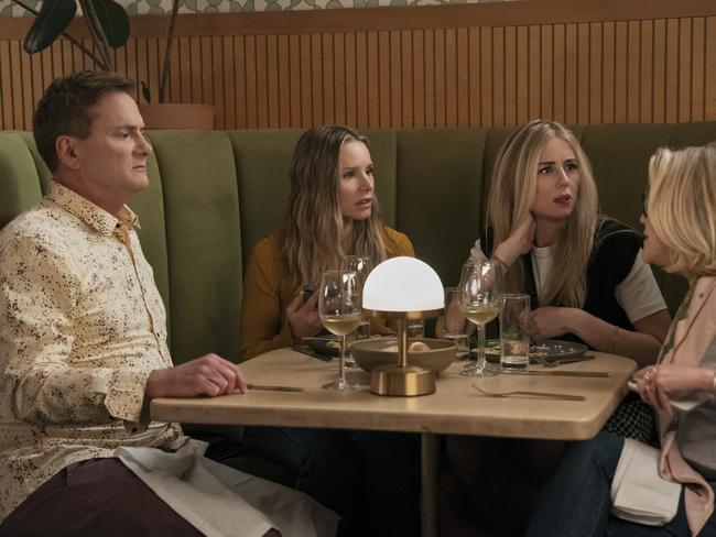 Nobody Wants This. (L to R) Michael Hitchcock as Henry, Kristen Bell as Joanne, Justine Lupe as Morgan, Stephanie Faracy as Lynn in Nobody Wants This. Picture: Stefania Rosini/Netflix